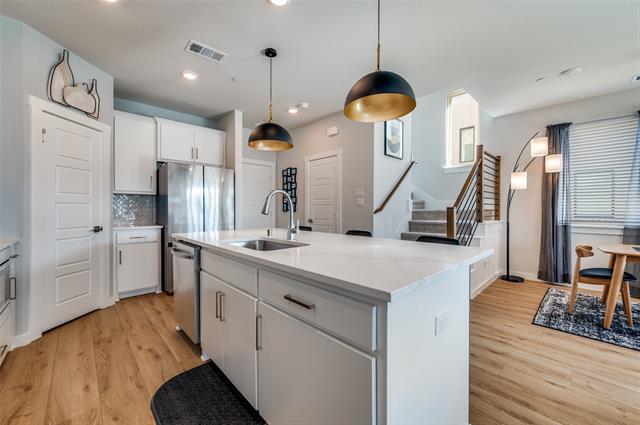 Building Photo - 3711 Rosemont Dr