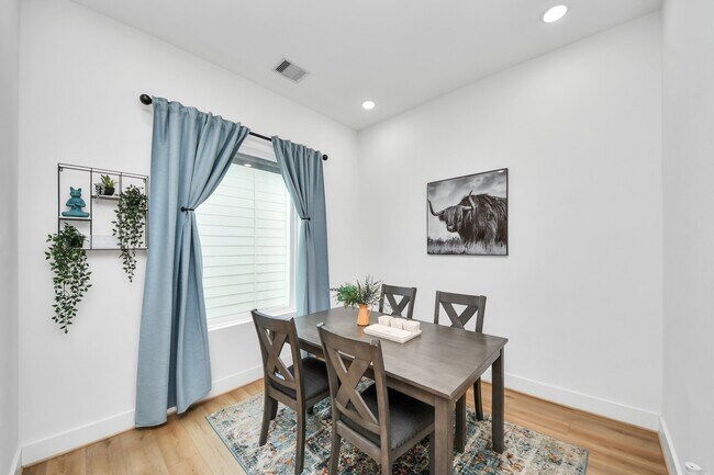 Building Photo - 3004 Holman St