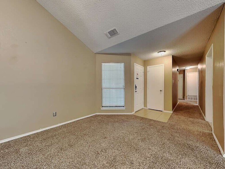 Building Photo - 2127 Chapel Downs Dr