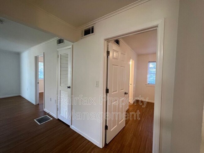 Building Photo - 512 Burlington Ave