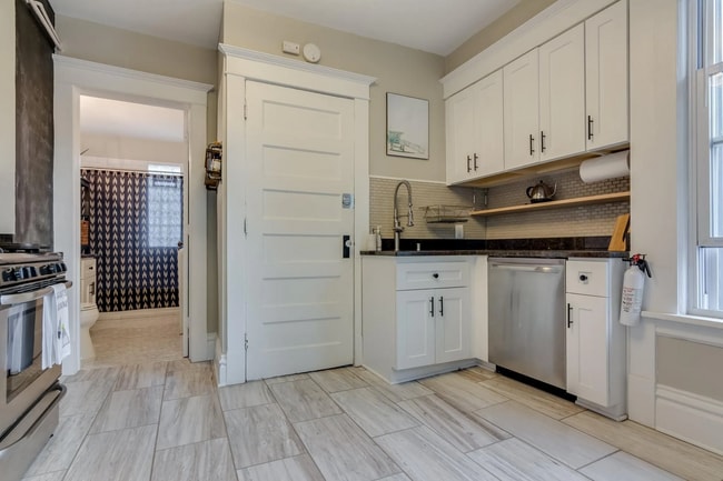 Building Photo - 3501 Cedar Ave S