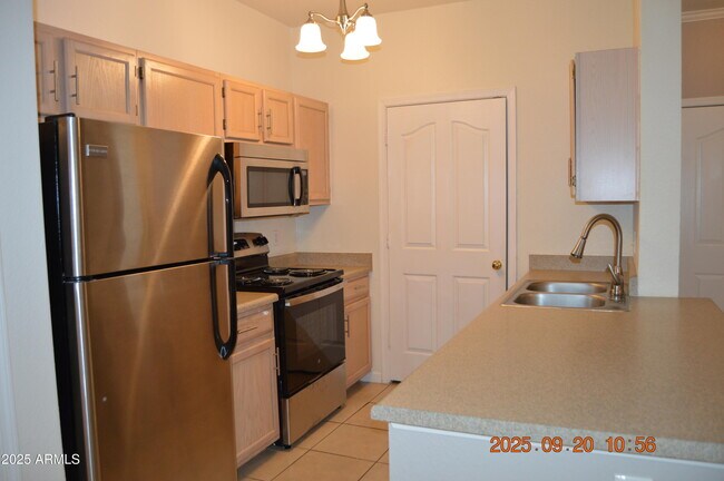 Building Photo - 16013 S Desert Foothills Pkwy