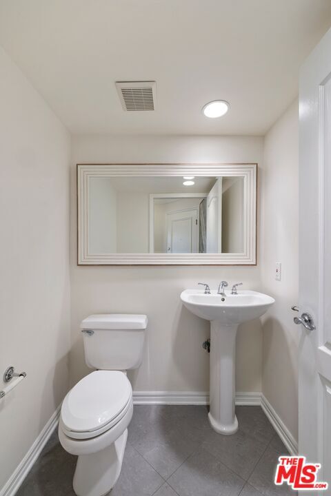 Building Photo - 435 Arnaz Dr