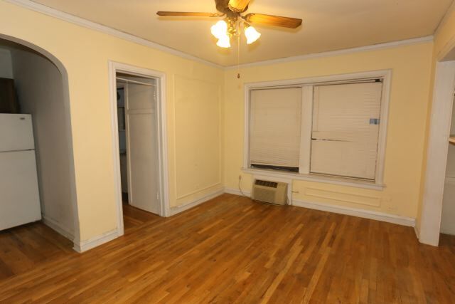 Building Photo - 823 W Wolfram St