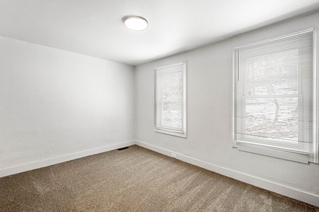 Building Photo - Stunning 3 bedroom home in Brookline available July 1!