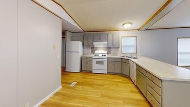 Building Photo - 147 American Ave