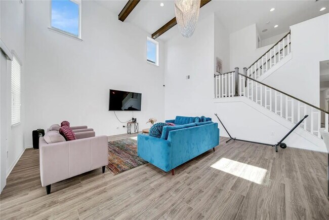 Building Photo - Stunning Fully Furnished 4 Bed Home with Resort-Style Community Amenities