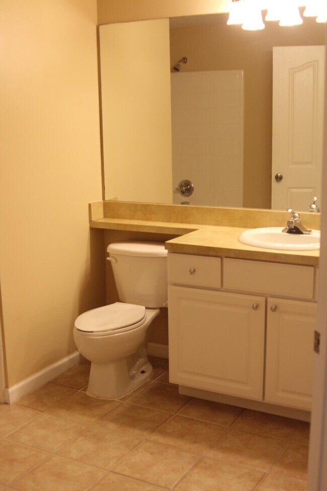 Building Photo - 4203 Myrtlewood Cir E