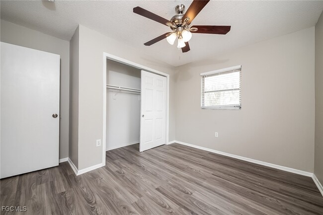 Building Photo - 744 Pineland Ave