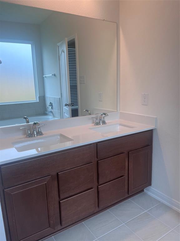 Building Photo - 15723 Winter Heights Dr