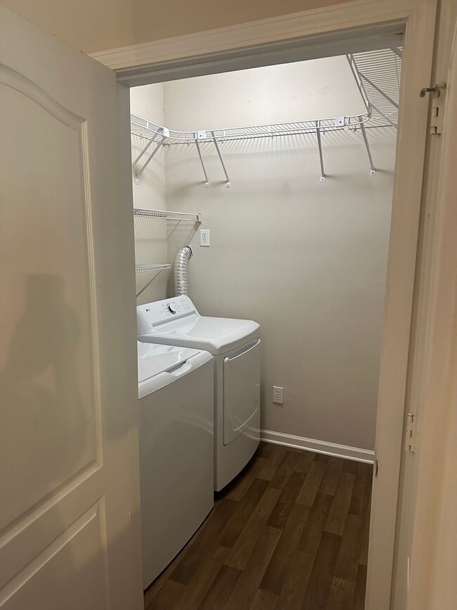 Building Photo - Lovely 2-bedroom, 2-bath condo available f...