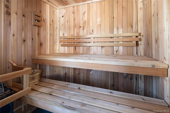 Building Photo - 446 6th St