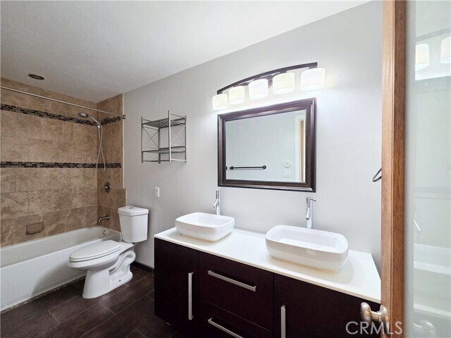 Building Photo - 3701 Country Club Dr