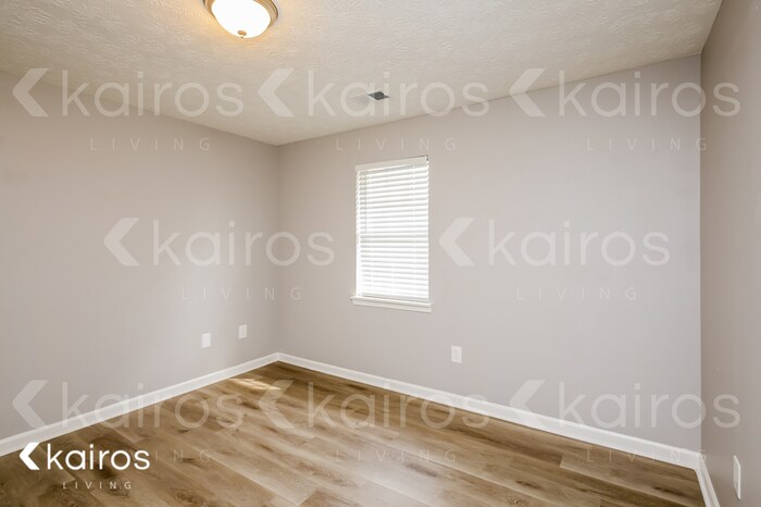 Building Photo - 385 Deer Park Dr