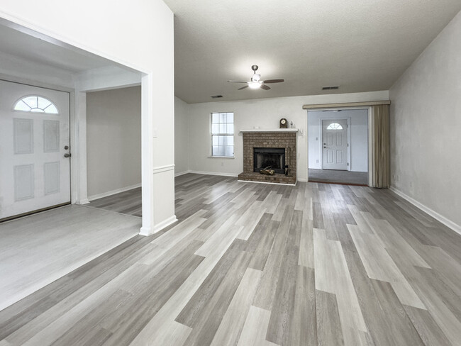 Building Photo - LOVELY STRAWBRIDGE HOME FOR RENT!!!