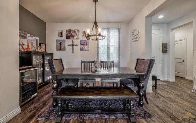 Building Photo - 5900 Warren Ridge Dr