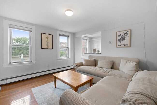 Building Photo - 526-528 Medford St