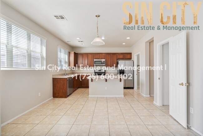 Building Photo - 5708 Clarendon Ln