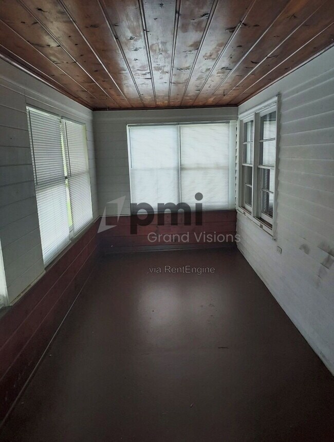 Building Photo - 2060 N Water St