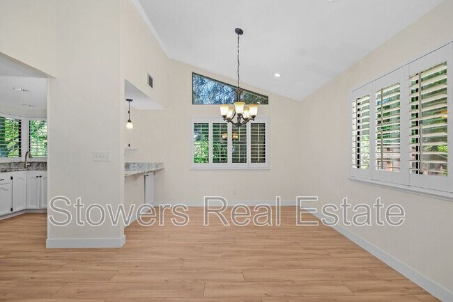 Building Photo - 2232 Oneida Cir