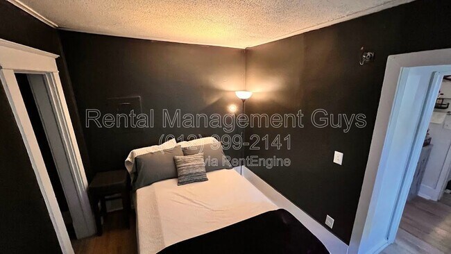 Building Photo - 3245 3rd Ave S