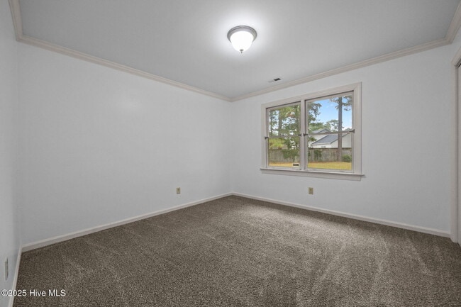 Building Photo - 406 Hampshire Pl