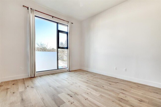 Building Photo - 2525 S Lamar Blvd