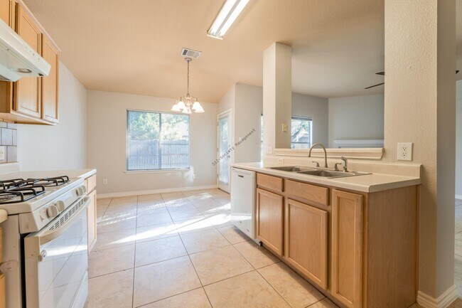 Building Photo - "Charming 3-Bedroom Home with 2 Full Baths in Pflugerville's Heart - 1315 Sq Ft of Comfort!"
