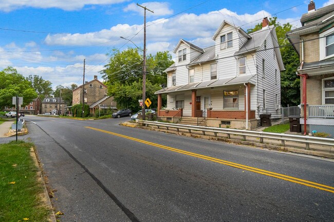 Building Photo - FULLY FURNISHED 3Bed/1Bath Home in Freeman...