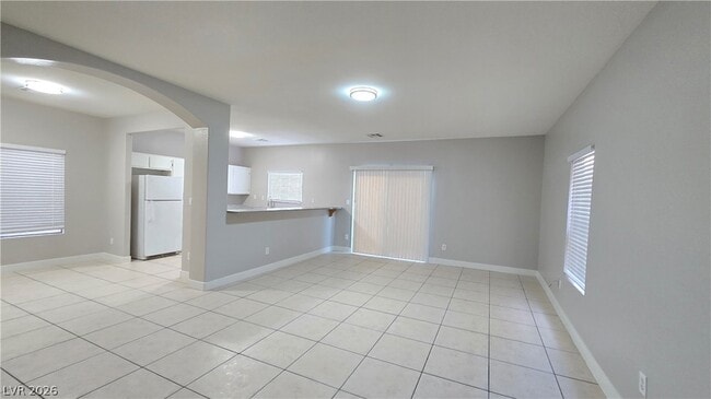 Building Photo - 1614 White Skies Ct