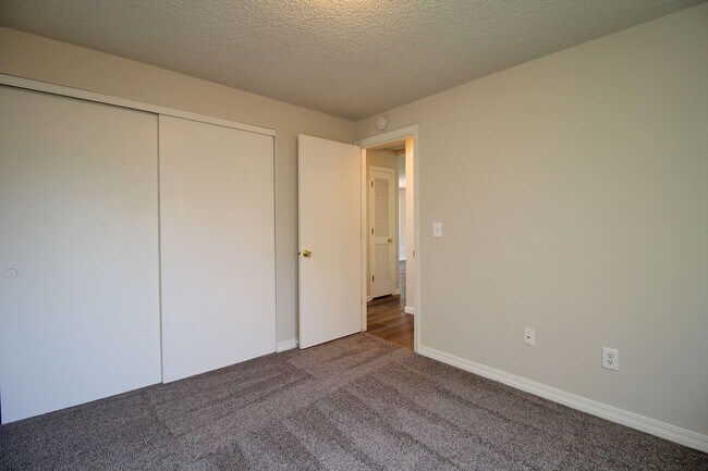 Building Photo - routd01