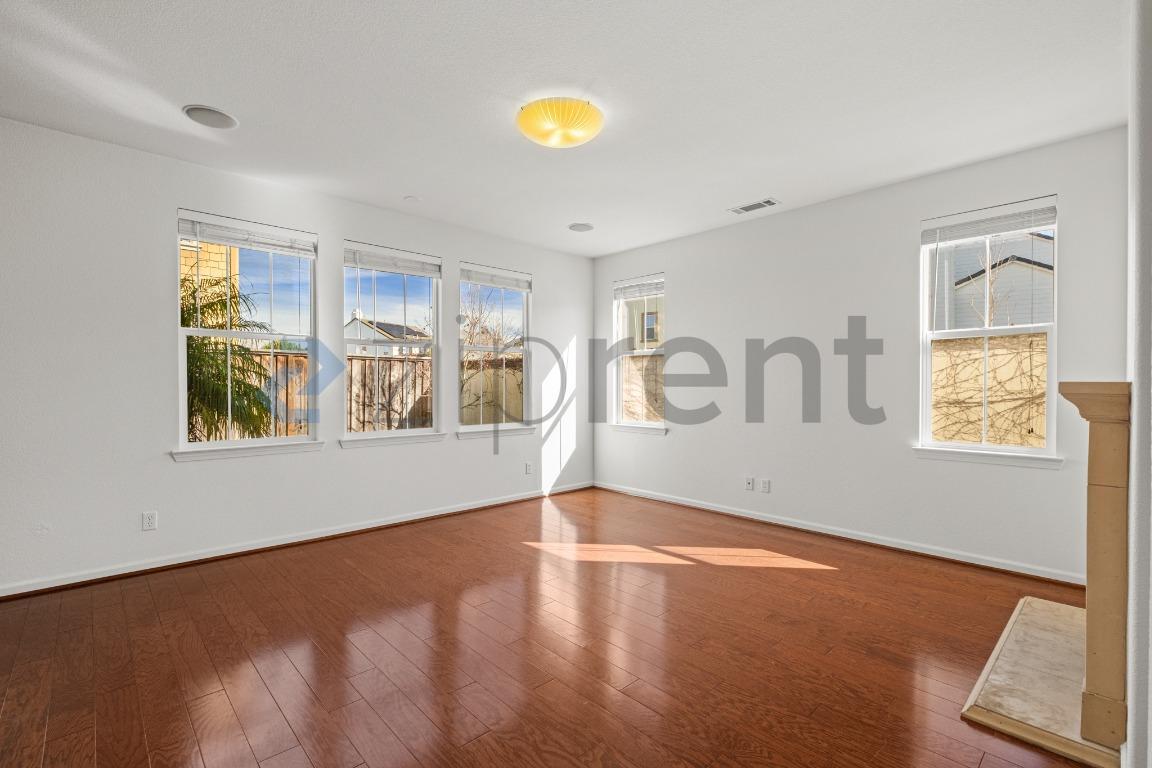 Building Photo - 581 Kirkland Ave