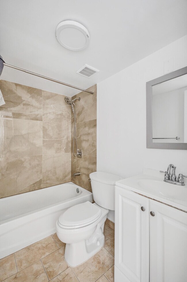 Building Photo - 1801 S Treasure Dr