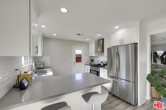 Building Photo - 19358 Alcona St