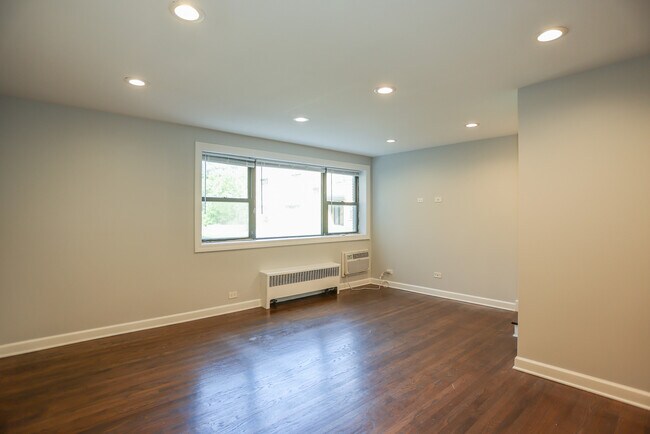 Building Photo - 6805 N Ridge Blvd