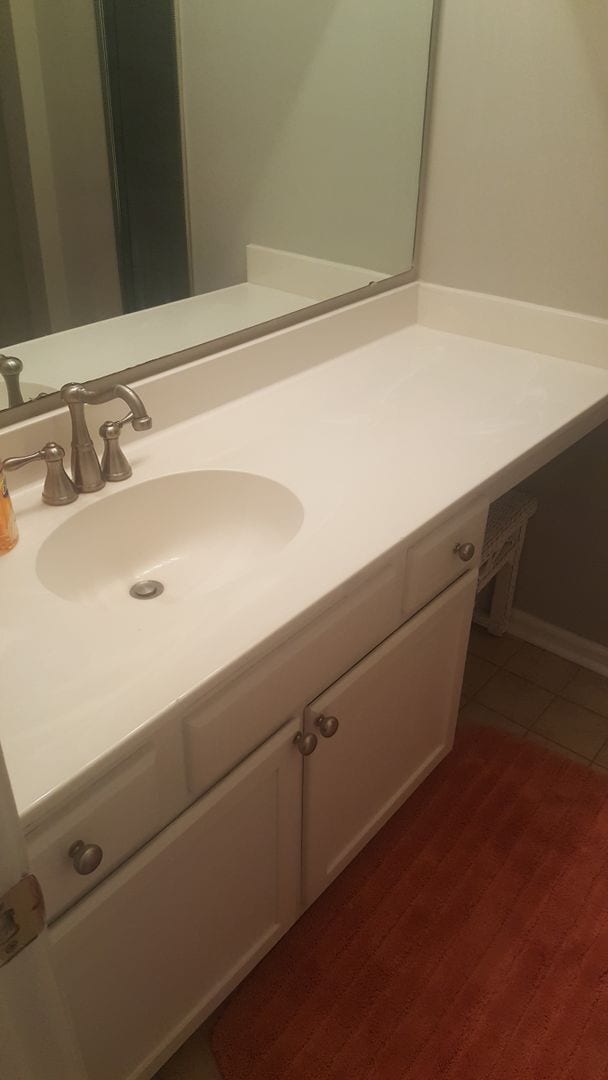 Building Photo - Nicely furnished 2 bedroom condo in River Oaks