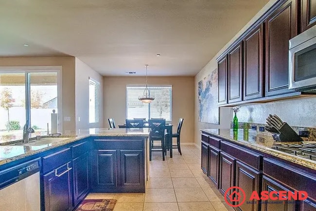 Building Photo - Beautiful Home Located in Gated Community ...