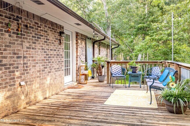 Building Photo - Downtown OS - Golf Cart District (Furnished!)