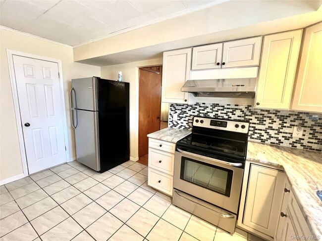 Building Photo - 22 Canal Dr