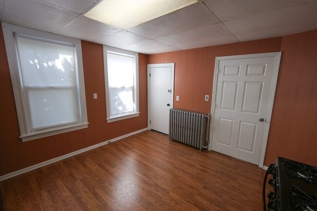 Building Photo - 421 Seaver St