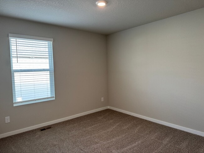 Building Photo - Never-Lived-In 4-Bedroom Ranch with Finished Basement Near Offutt AFB