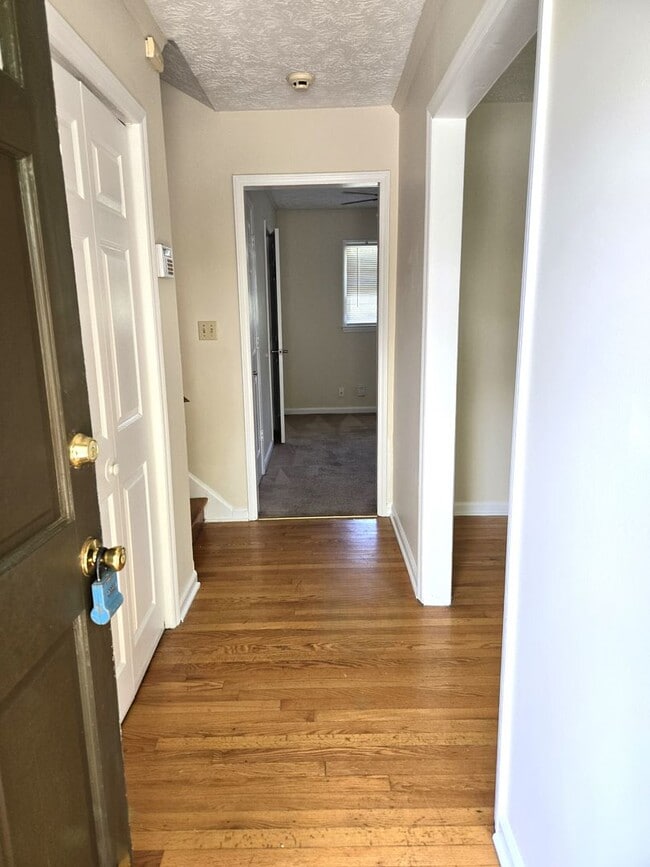 Building Photo - House in Gainesway With Huge Yard      250731