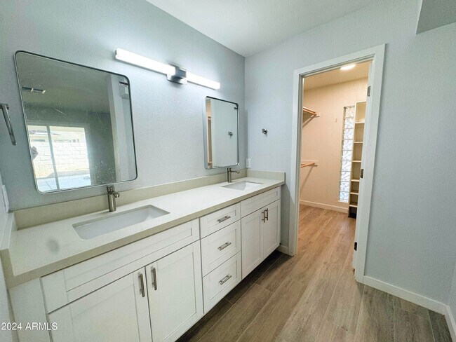 Building Photo - 514 W Fellars Dr