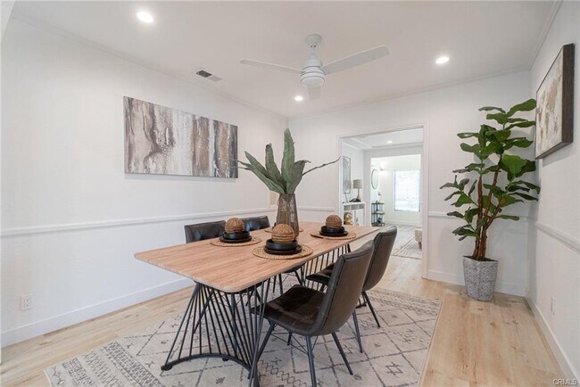 Building Photo - 3636 Gardenia Ave