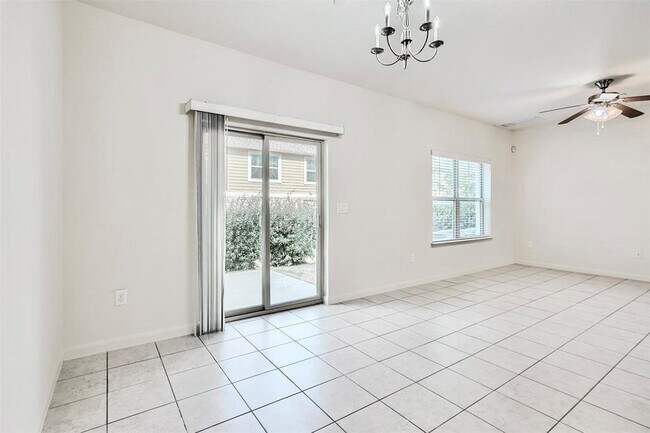 Building Photo - 1620 Bryant Dr