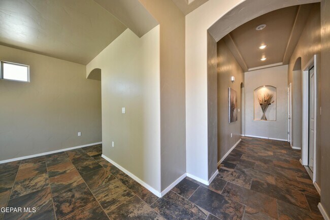 Building Photo - 270 Silver Hill