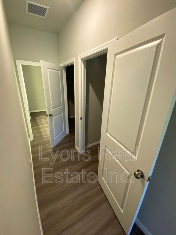 Building Photo - 5625 Abelman Rd
