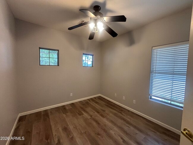 Building Photo - 948 E Savannah Dr