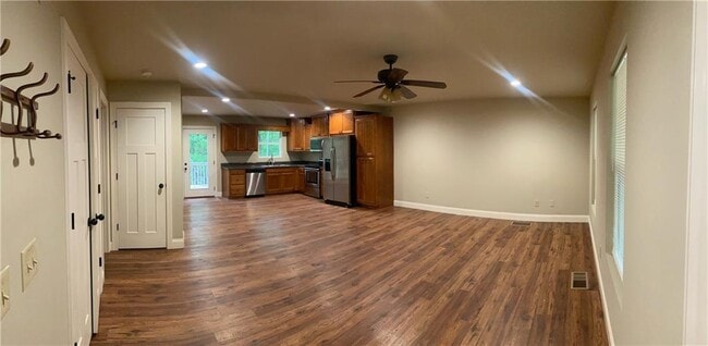 Building Photo - 116 River Flow Dr