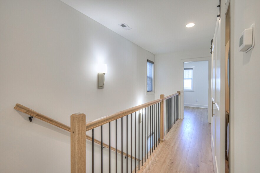 Building Photo - 312 Duke St